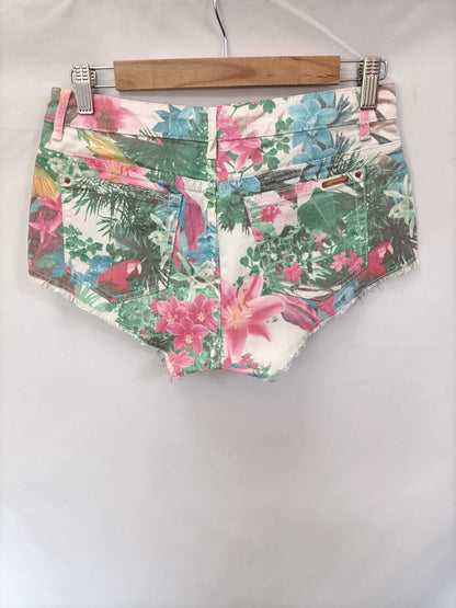 ZARA. Mini shorts flores T.36