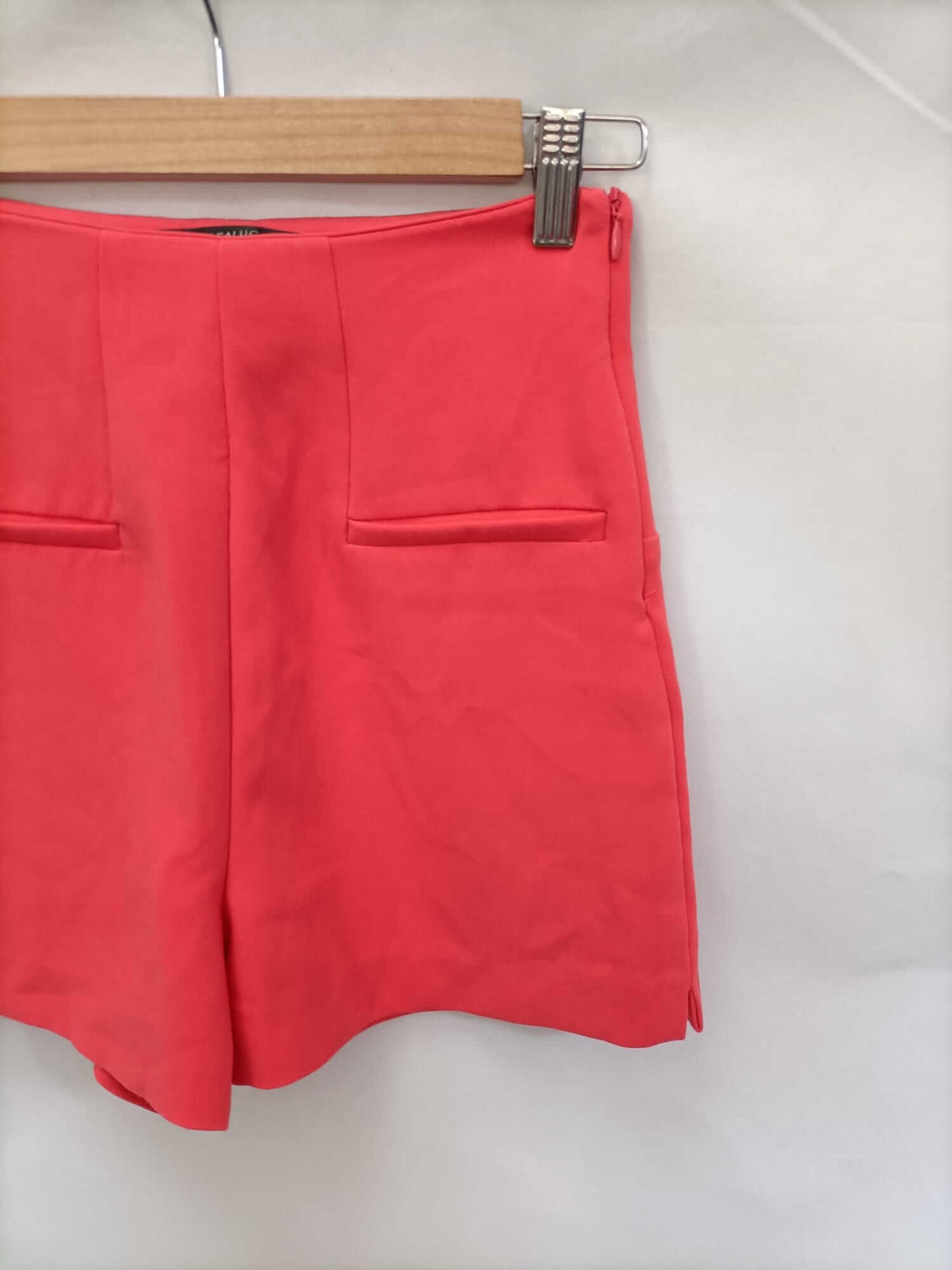 ZARA. Shorts coral alto T.xs