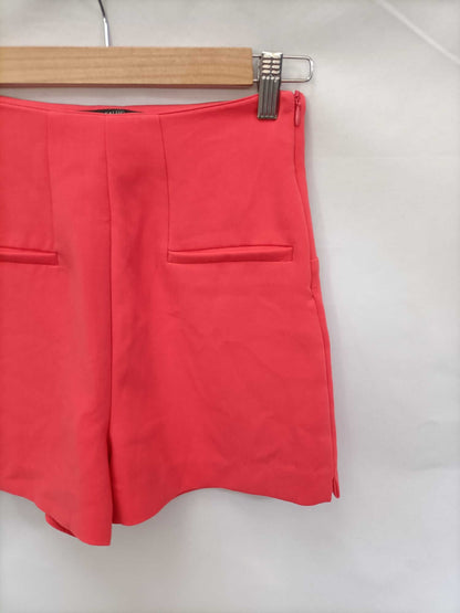 ZARA. Shorts coral alto T.xs