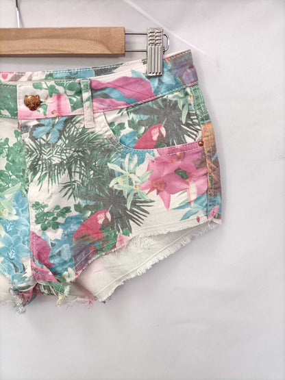 ZARA. Mini shorts flores T.36