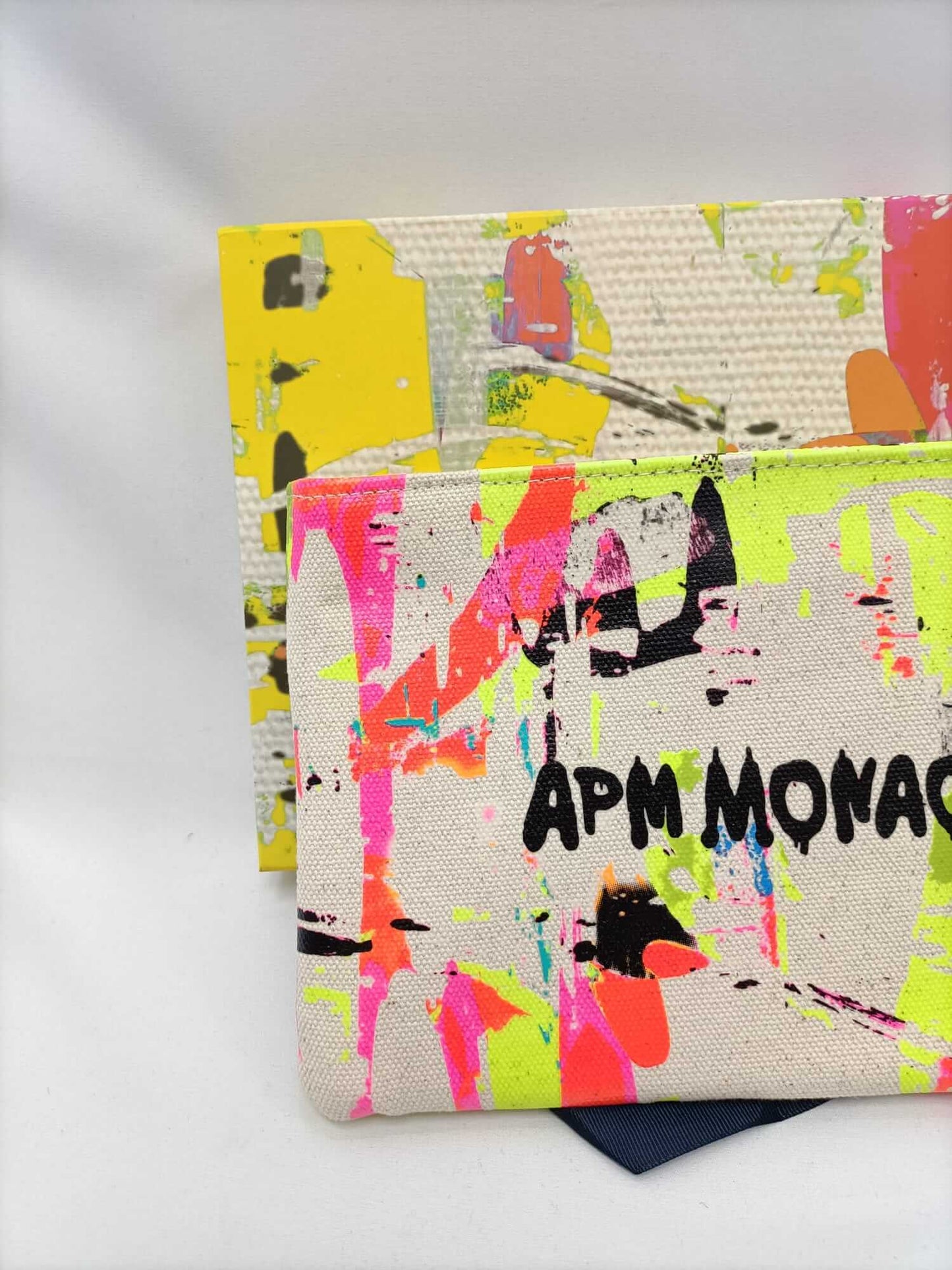 APM MONACO.Cartera de mano