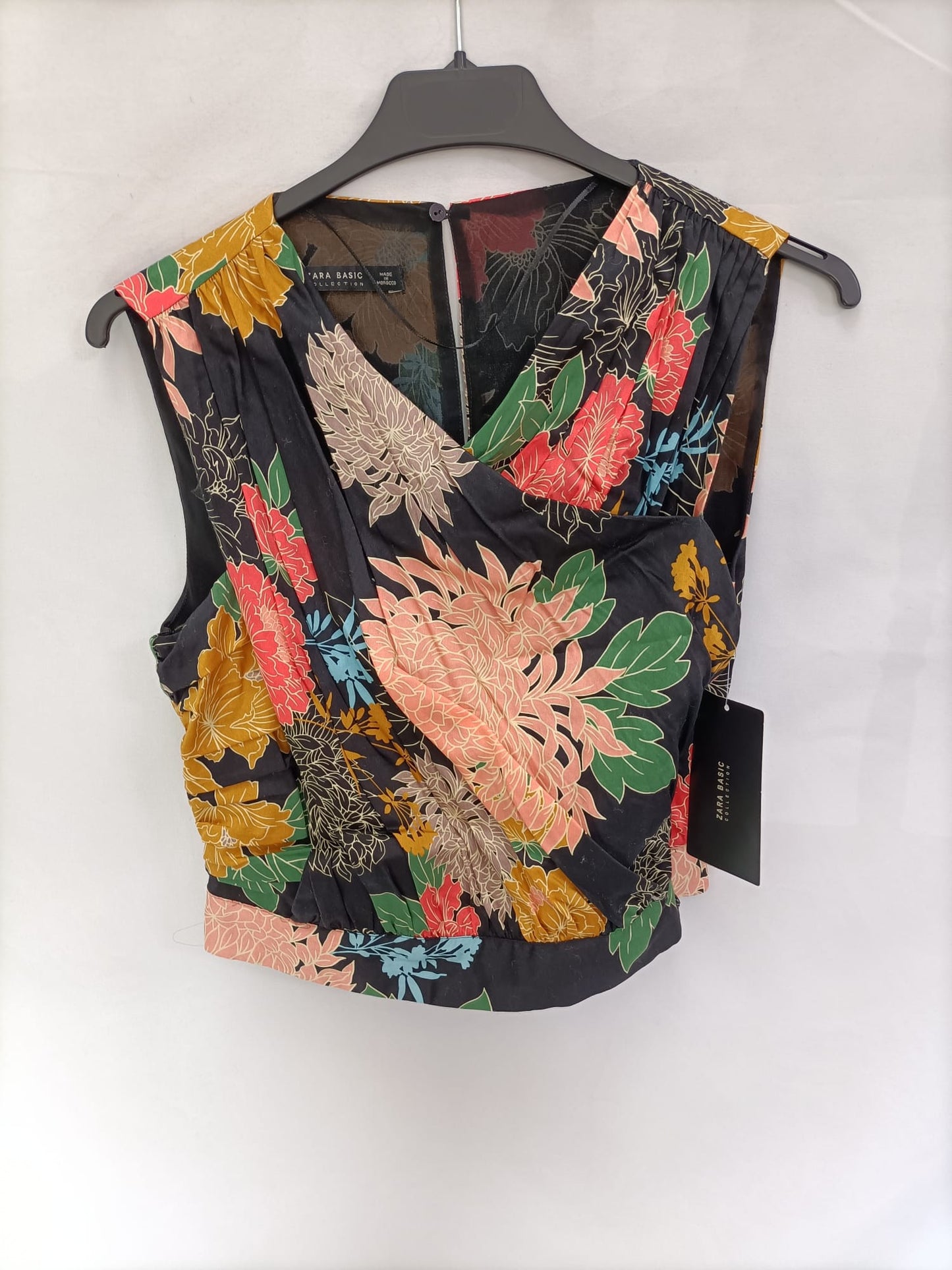 ZARA. Black floral Ts top
