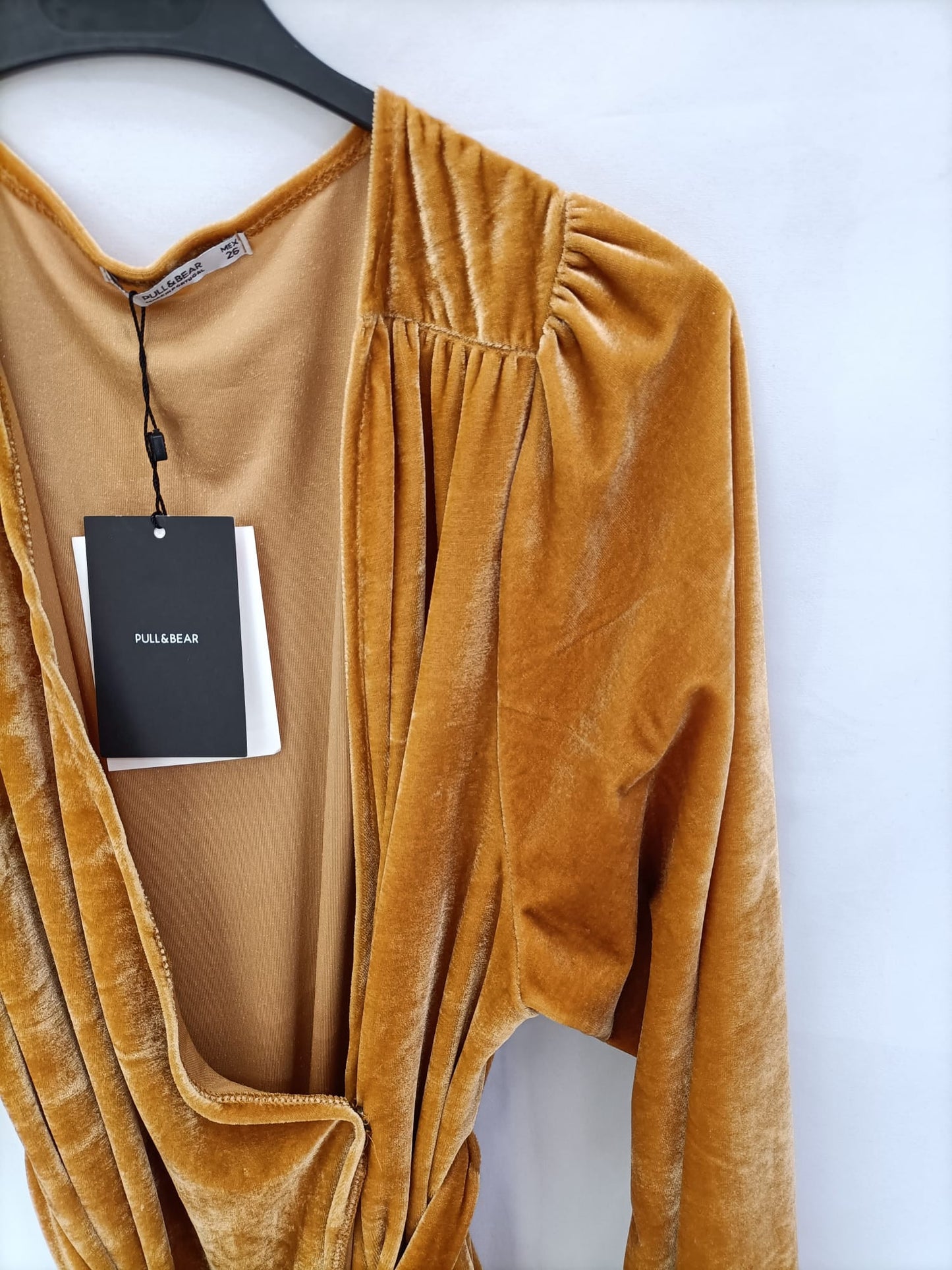 PULL&BEAR.Vestido mostaza terciopelo T.s