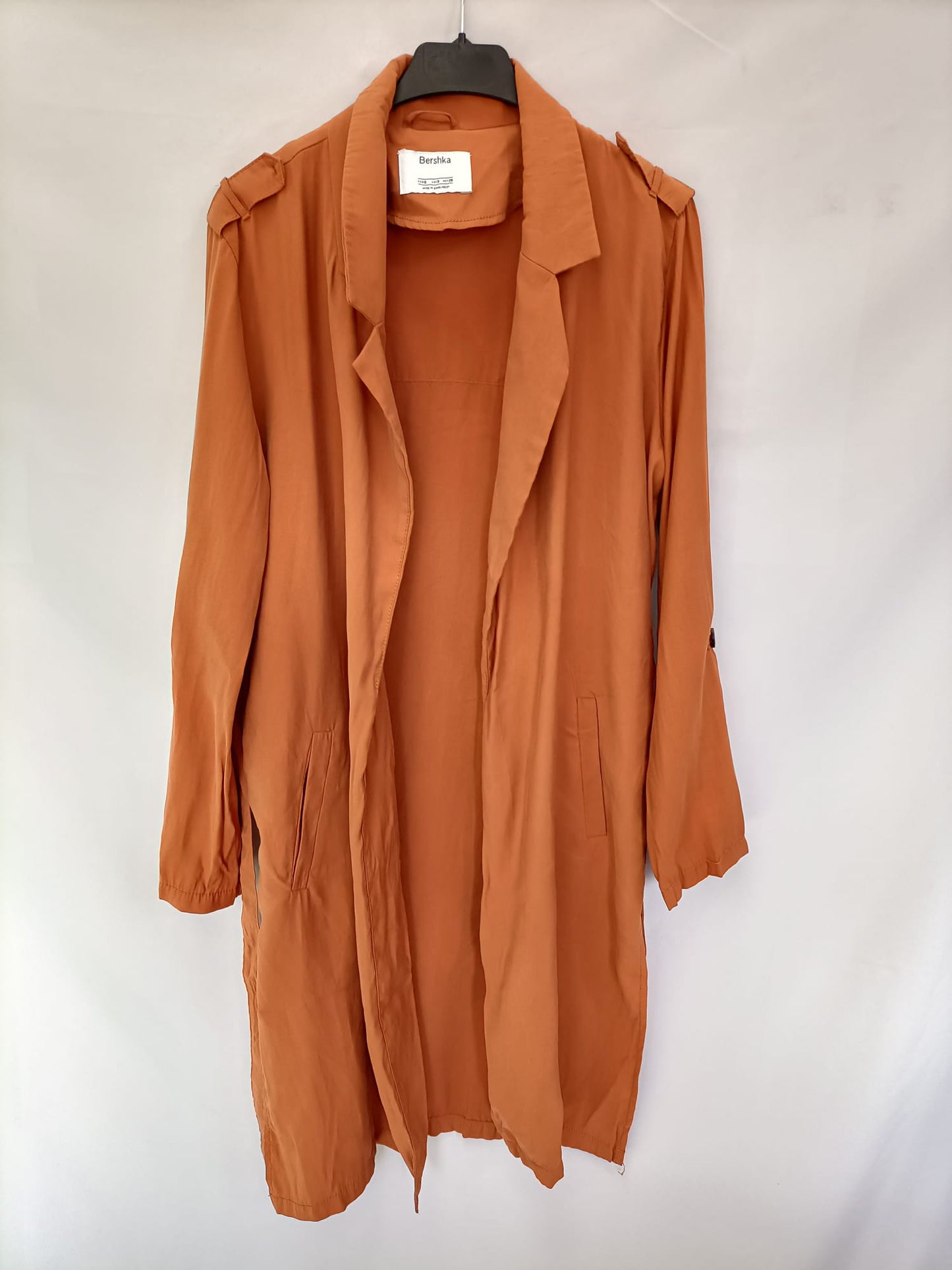 BERSHKA. Fluid trench coat in tile color Ts