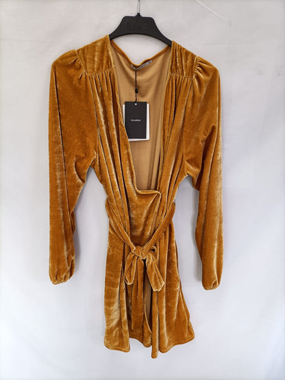 PULL&BEAR.Vestido mostaza terciopelo T.s