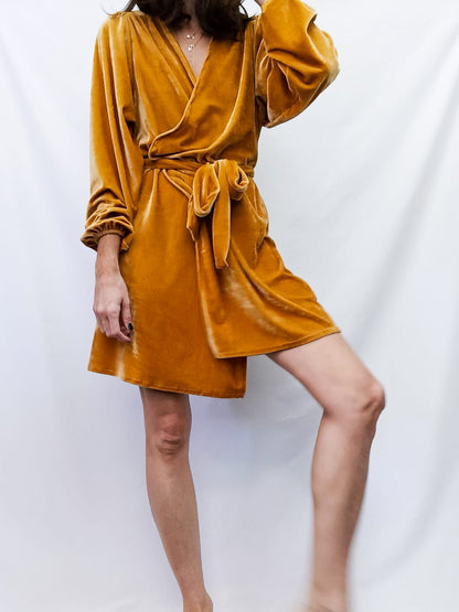 PULL&BEAR.Vestido mostaza terciopelo T.s