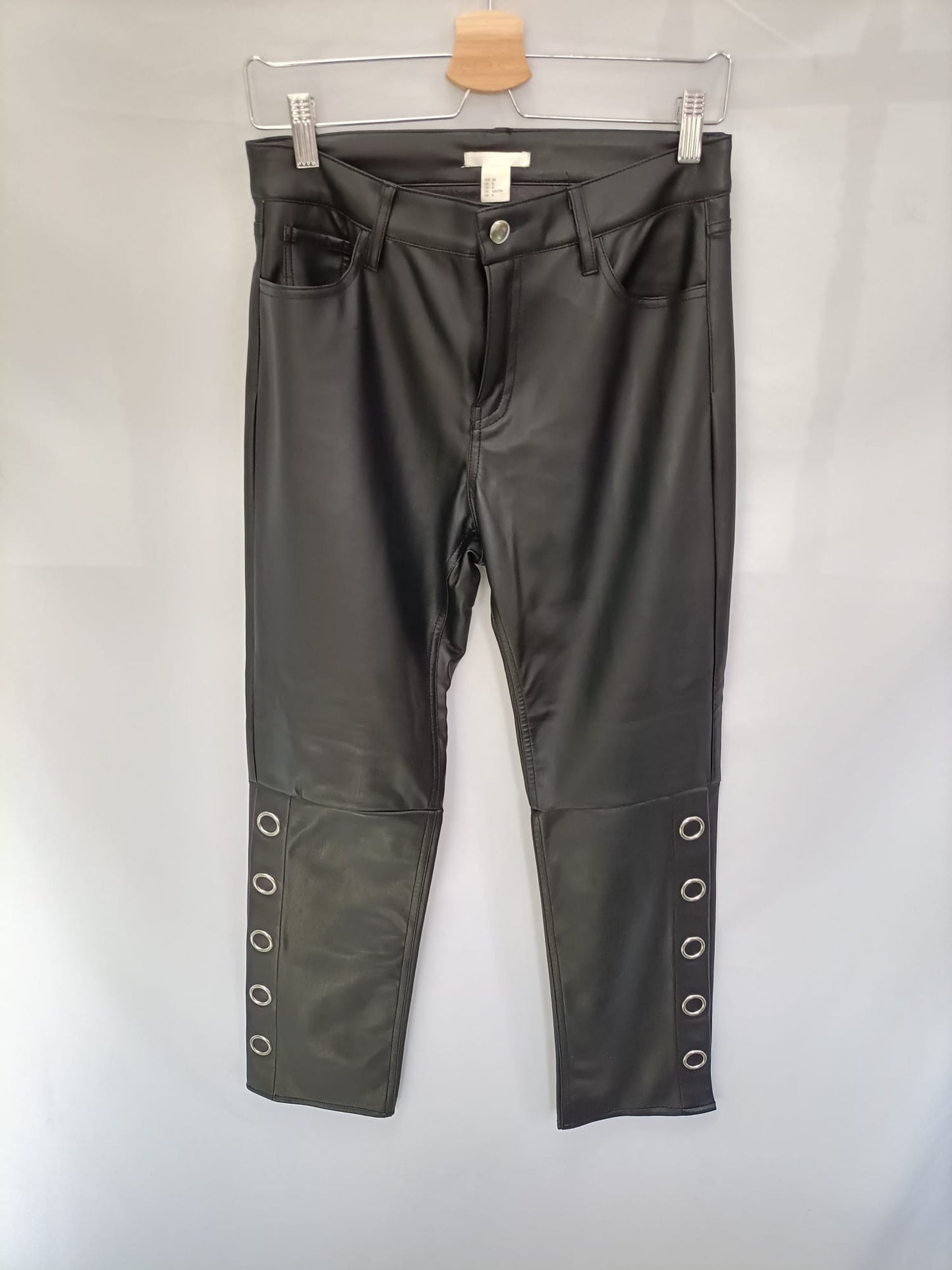 H&amp;M.Straight-leg faux leather trousers S.38