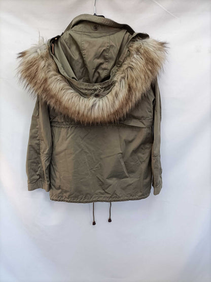 ZARA. Parka verde caqui T.m