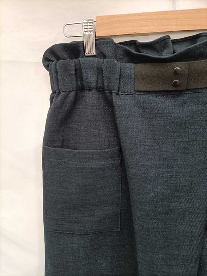 INTROPIA. Falda corta azul T.40