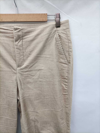MASSIMO DUTTI. Beige corduroy pants T.40