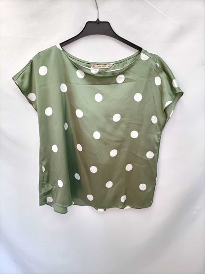 ZARA. Green polka dot blouse Ts