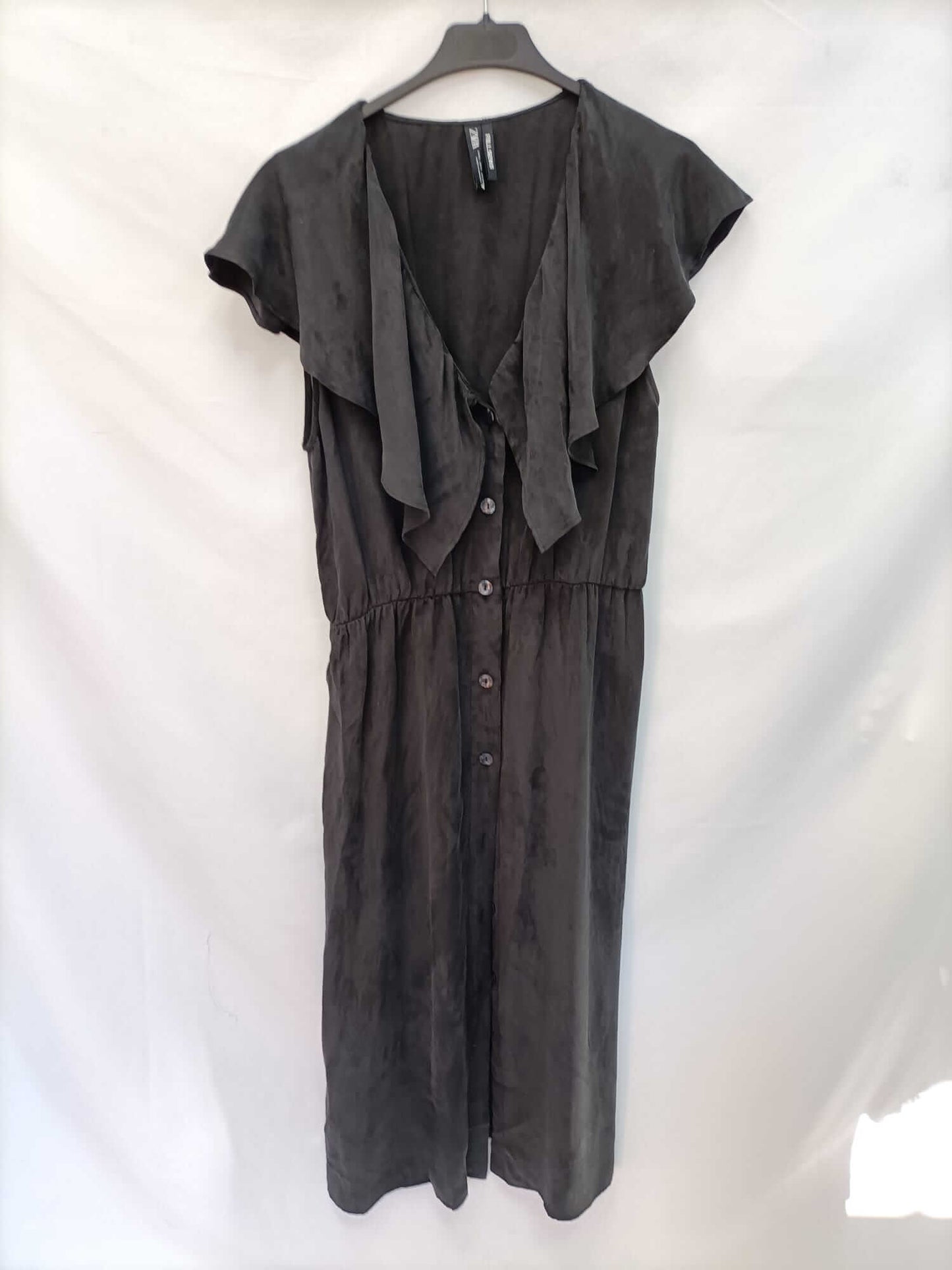 ZARA. Vestido largo negro volante T.l