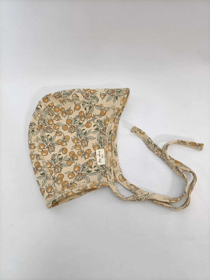 KONGES SLOJD. Beige hood with flowers T. 0-1 months