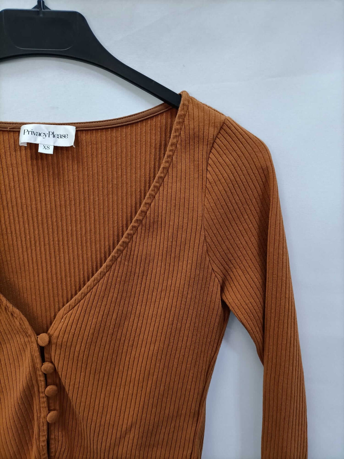 PRIACY PLEASE.Top cortito camel T.xs