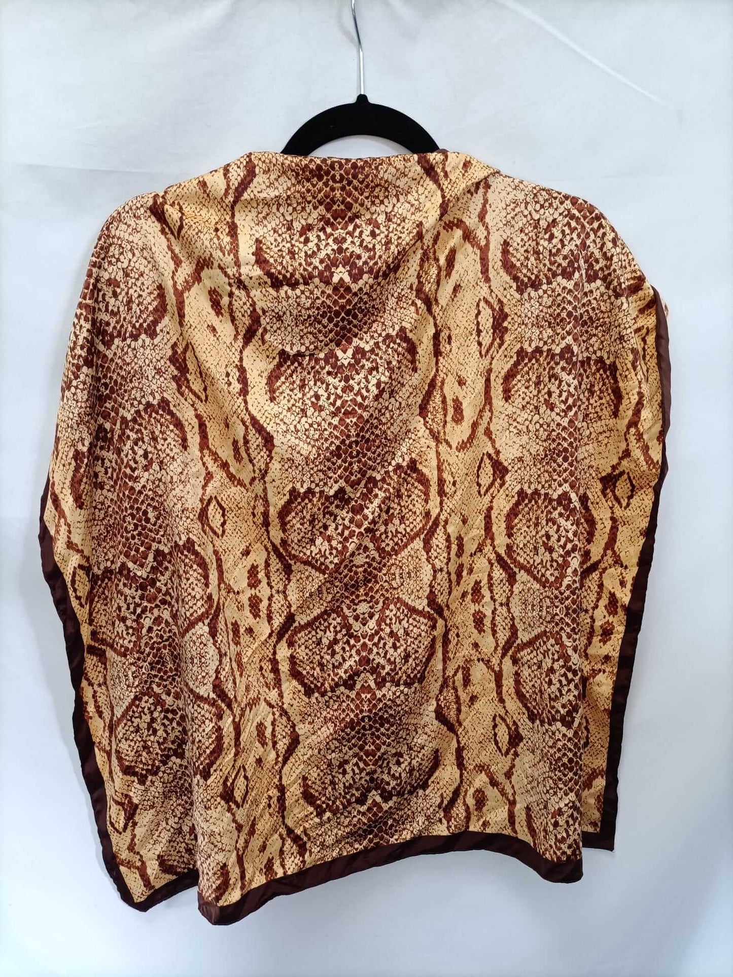 OTRAS. Pañuelo animal print