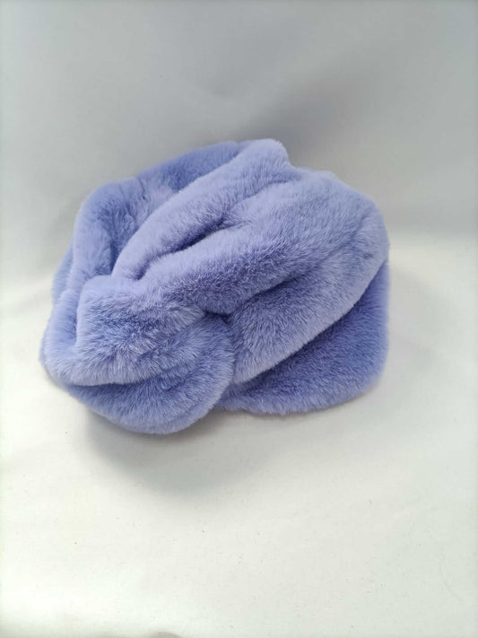 OTRAS. Gorro estilo turbante morado pelito