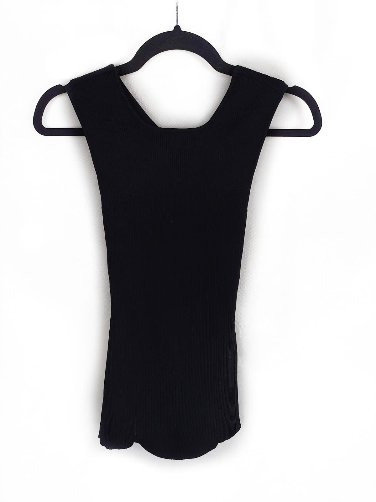 ZARA. Top negro talla L
