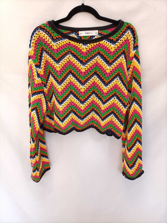 ZARA. Die-cut knitted sweater in colors Ts