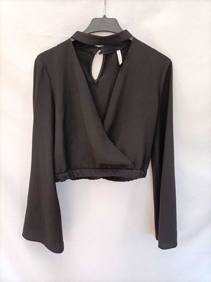ZARA. Top negro cruzado T.XS