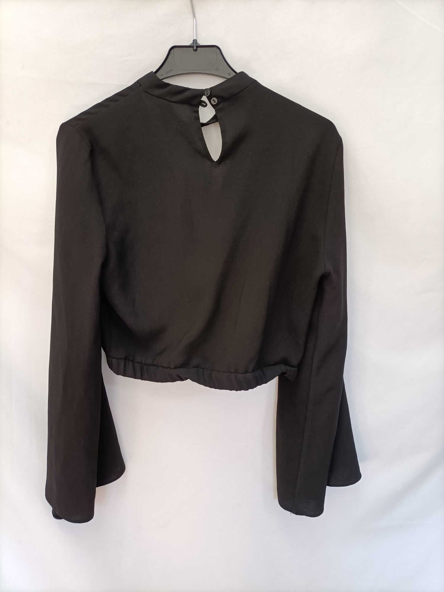 ZARA. Top negro cruzado T.XS