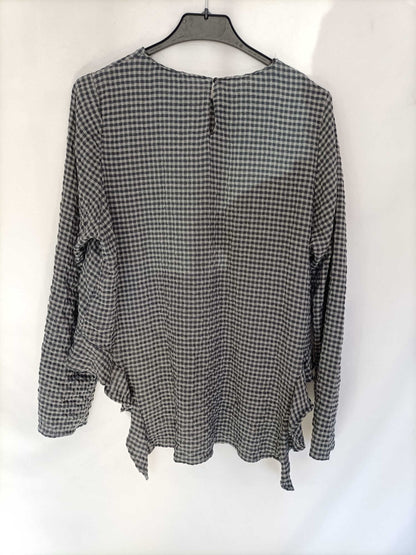 ZARA. Blusa cuadros y volantes T.s