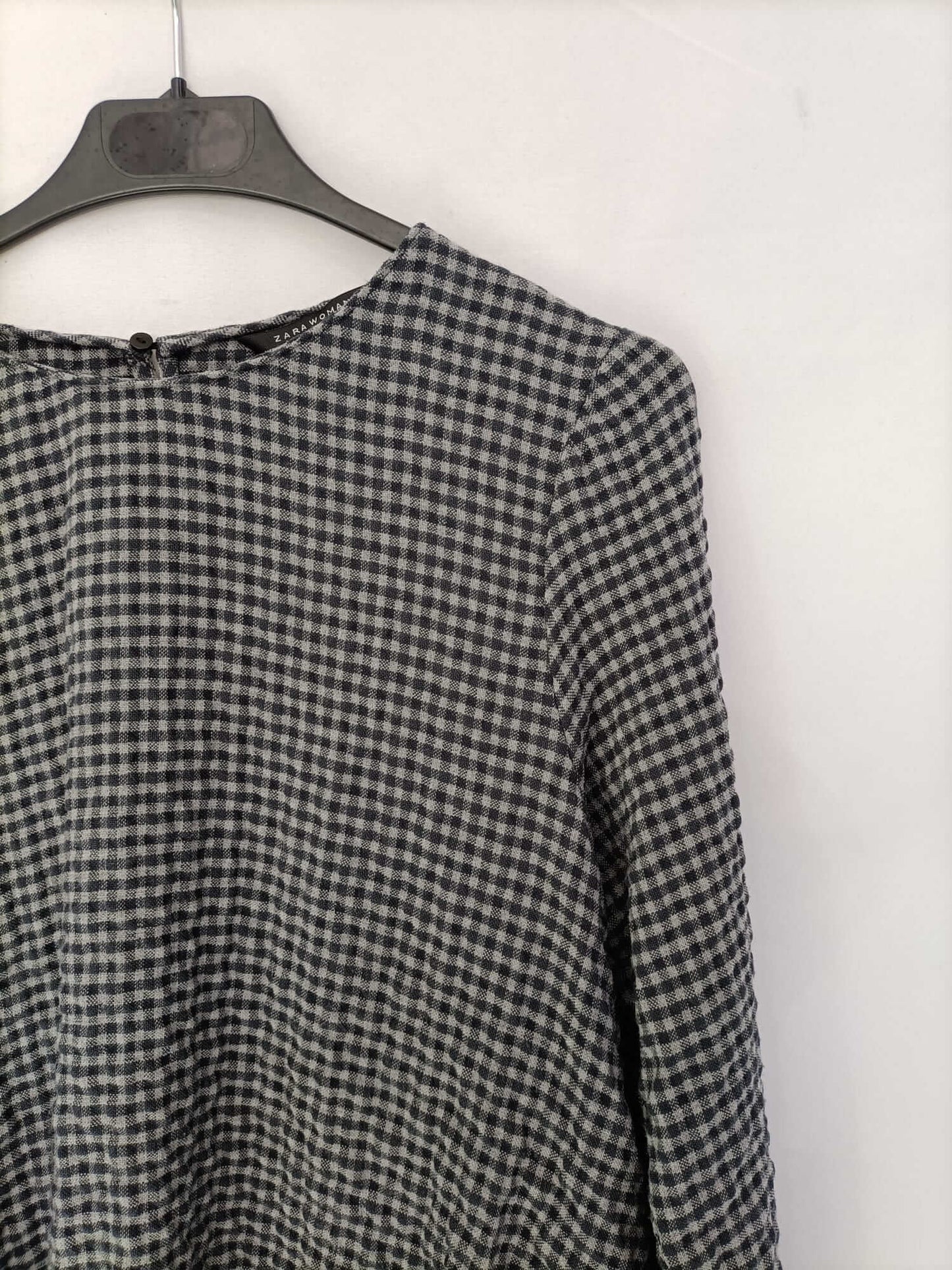 ZARA. Blusa cuadros y volantes T.s