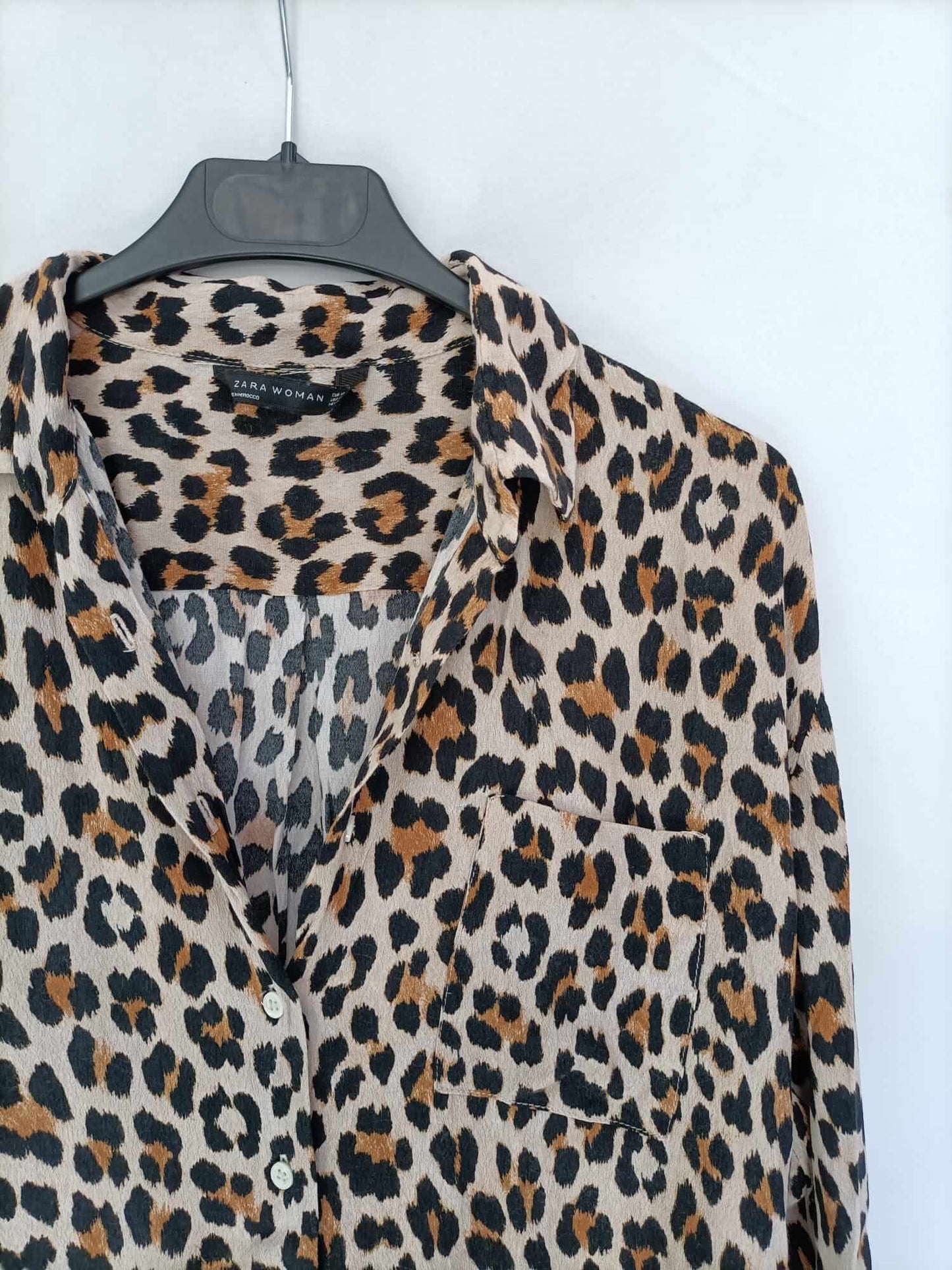 ZARA. Blusa fluida animal print T.xs