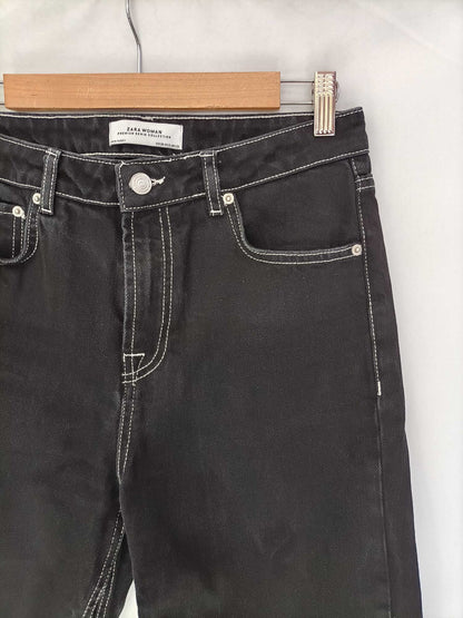 ZARA. Pantalón negro costuras T.38