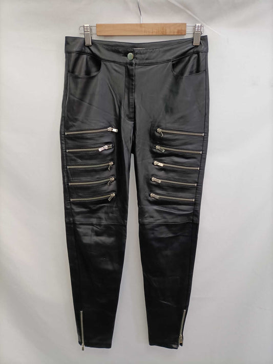 MANGO.Pantalones negros polipiel T.36