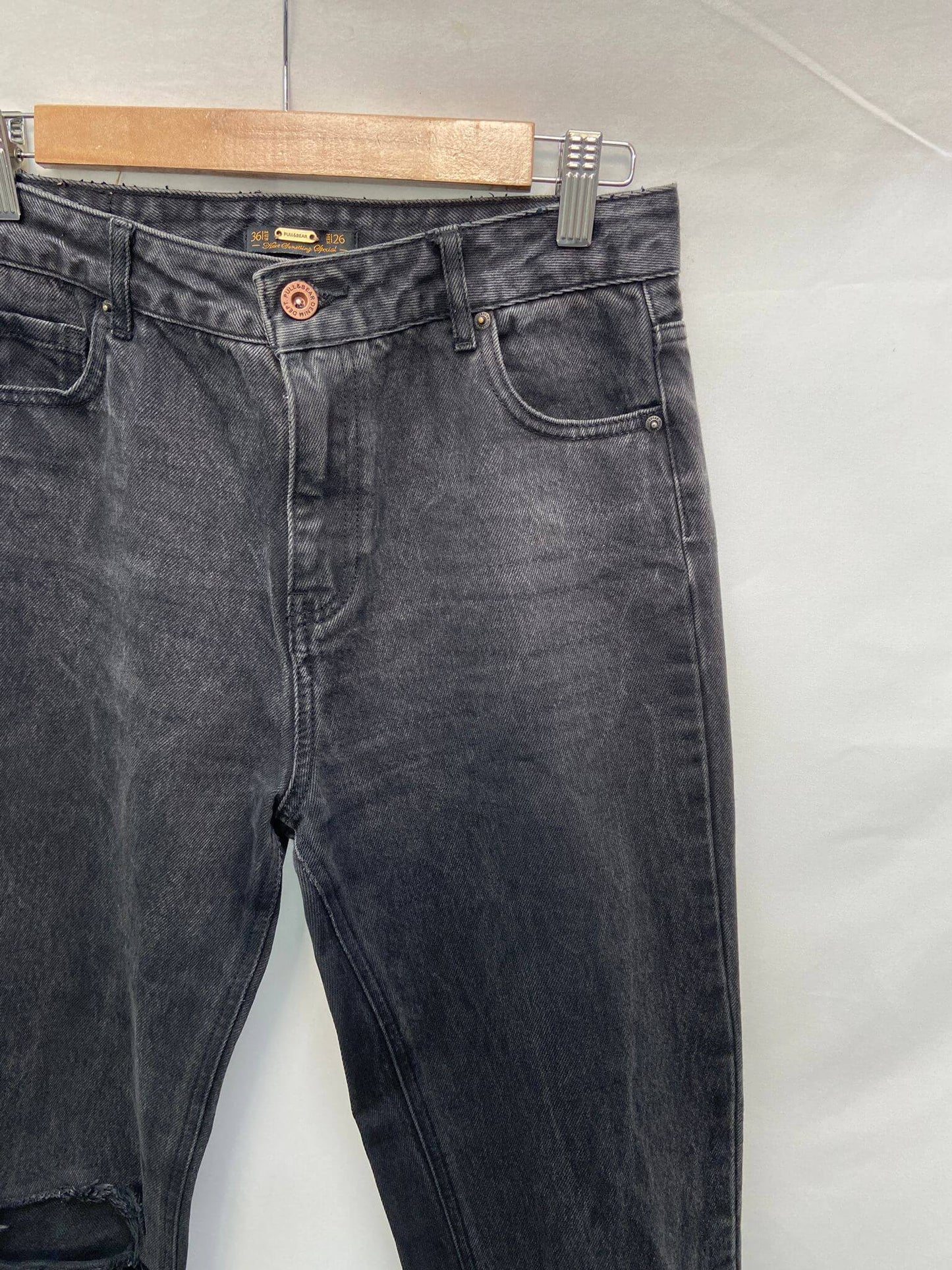 PULL&BEAR.Pantalones tipo slouchy grises/negros T.36