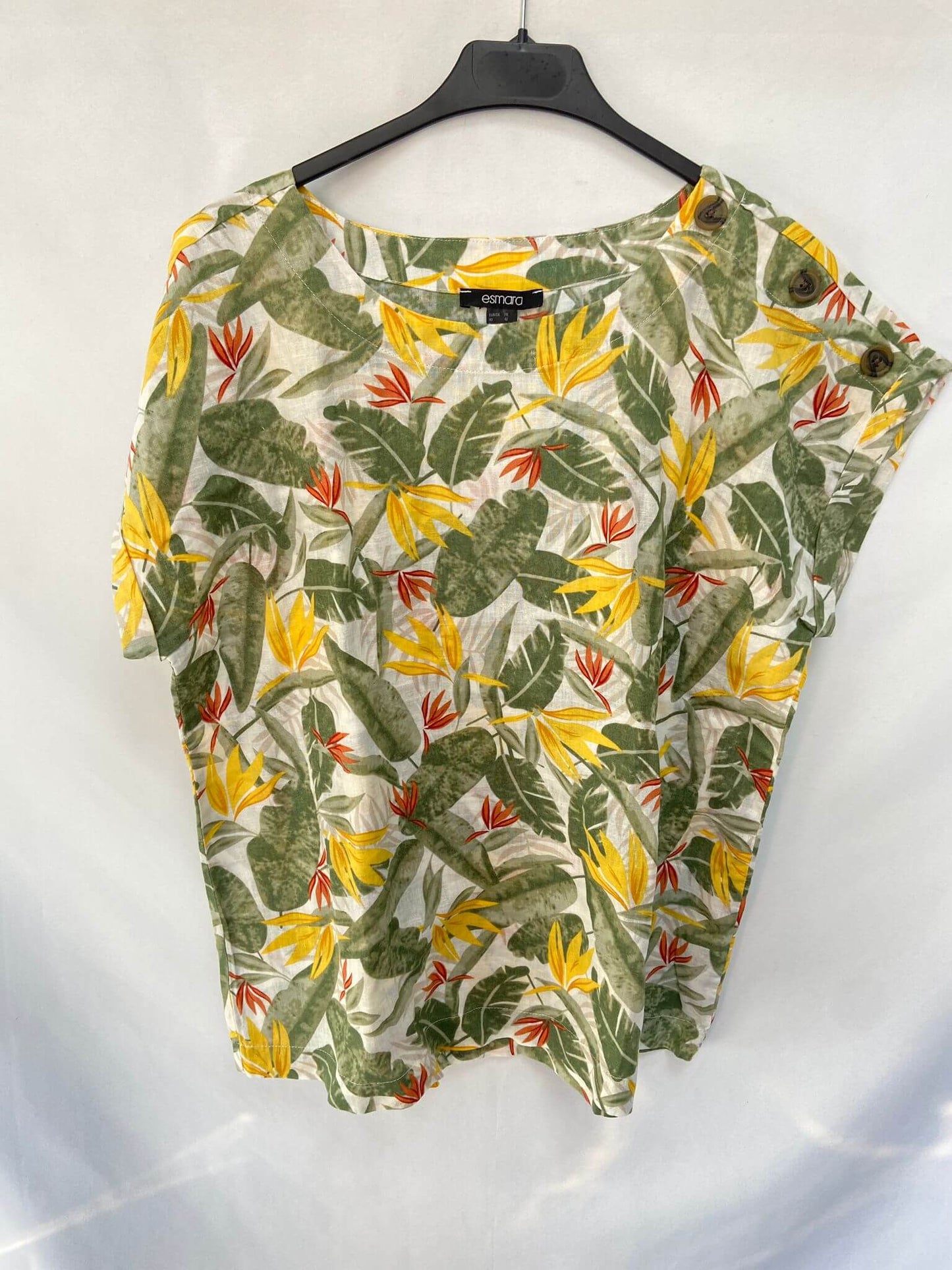 ESMARA. Oversized blouse with leaves T.40
