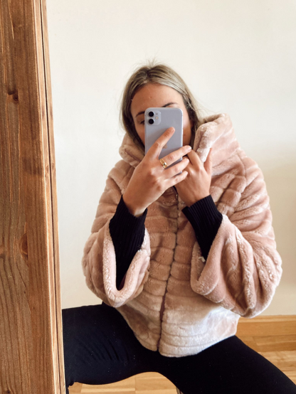 OTRAS. Abrigo pelito rosa TU (s/m)