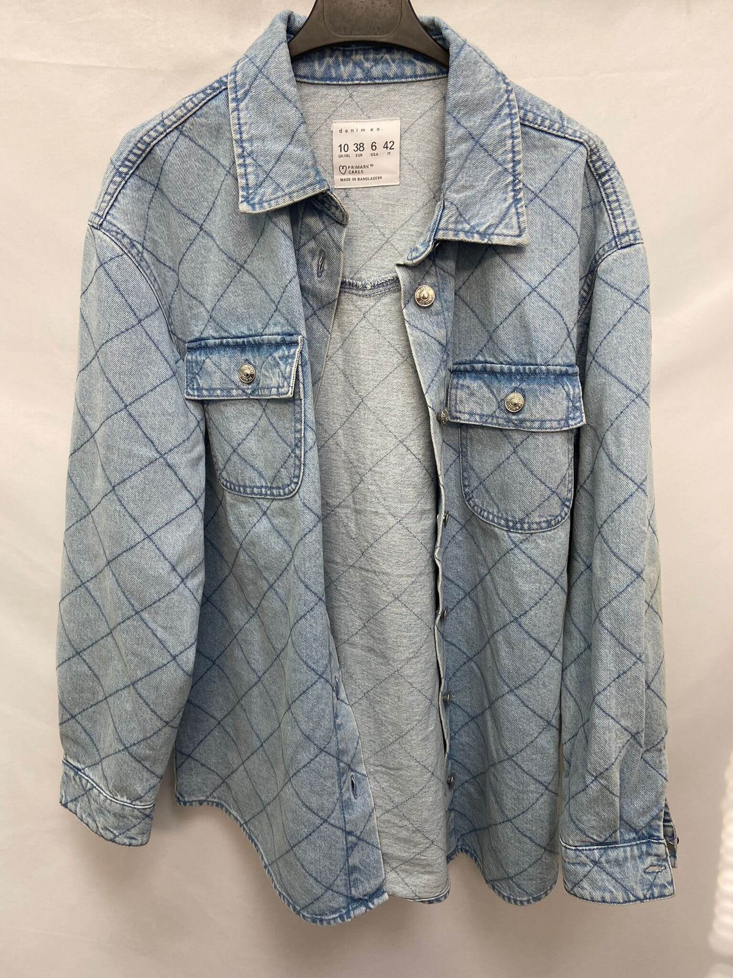 Primark.Cazadora denim dibujo costuras T.38