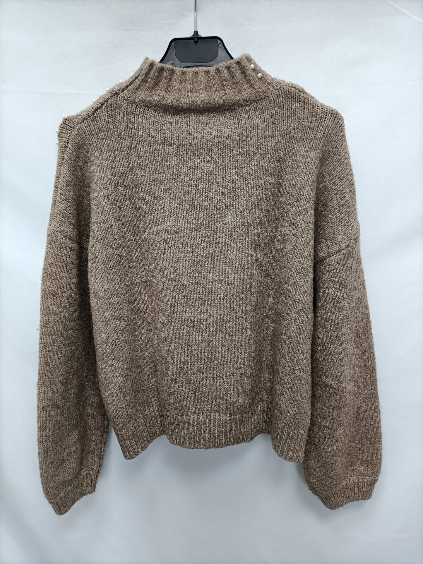 RED QUEEN. Beige pearl sweater Your (s)