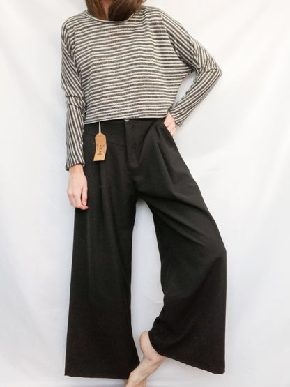 A PIE DE CALLE . Pantalón culotte negro T.s/m