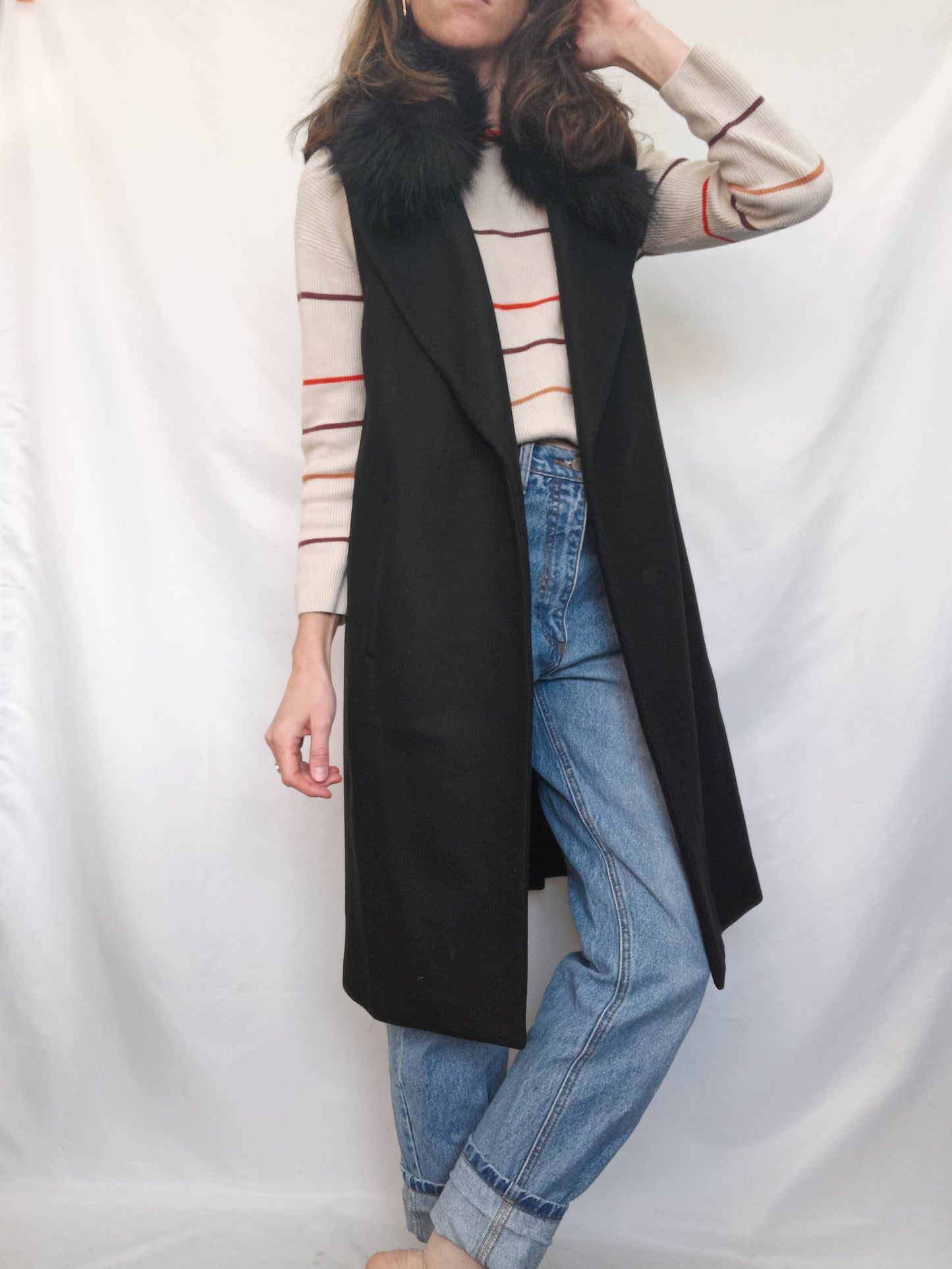 ZARA. Chaleco negro pelo T.s