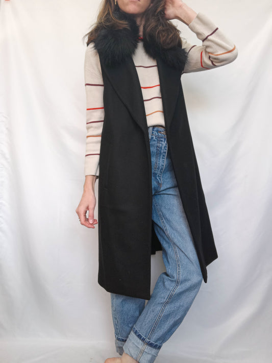 ZARA. Chaleco negro pelo T.s