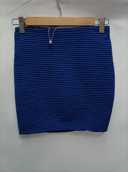 BERSHKA. Falda ajustada azul  T.s