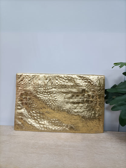OTHERS. Gold-plated clutch bag