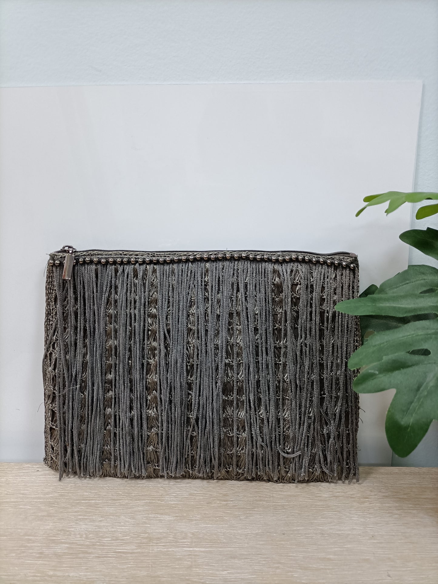 ZARA. Boldo de mano gris flecos