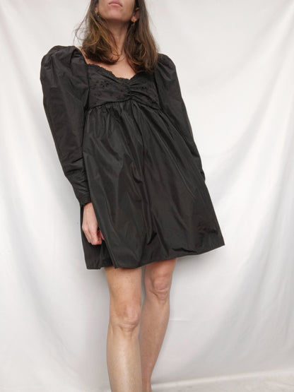 ZARA. Vestido negro cortoT.s