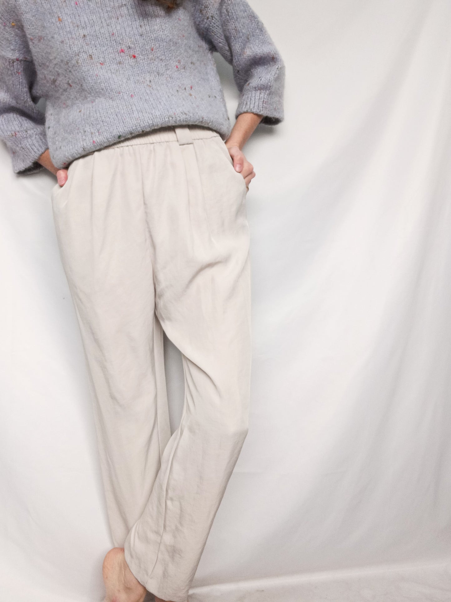 ZARA. Pantalón fluido beige T.s