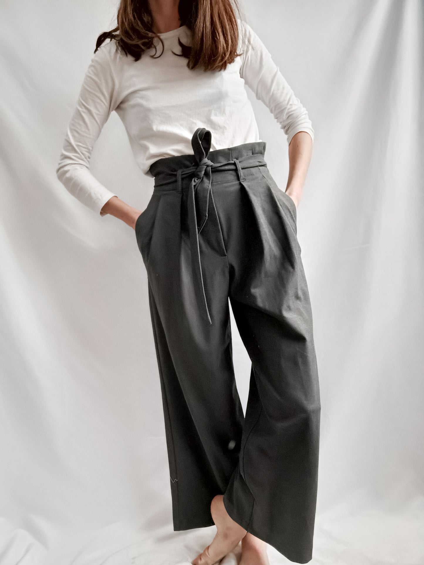 ZARA. Pantalón gris pinzas T.xs