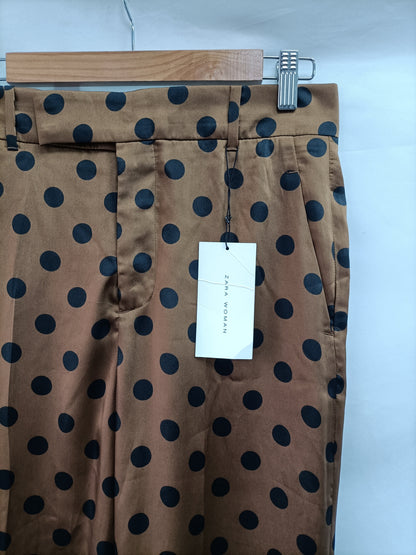 ZARA. Pantalón lunares T.s