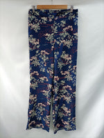 AMICHI. Pantalón azul flores T.m