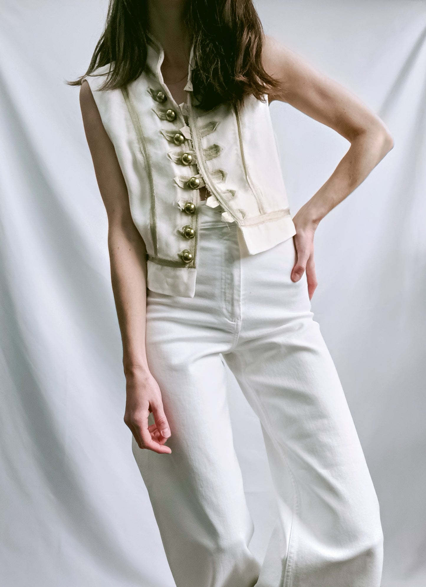 ZARA.Chaleco beige y dorado T.s