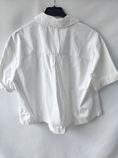 MANGO. White shirt with TM letters