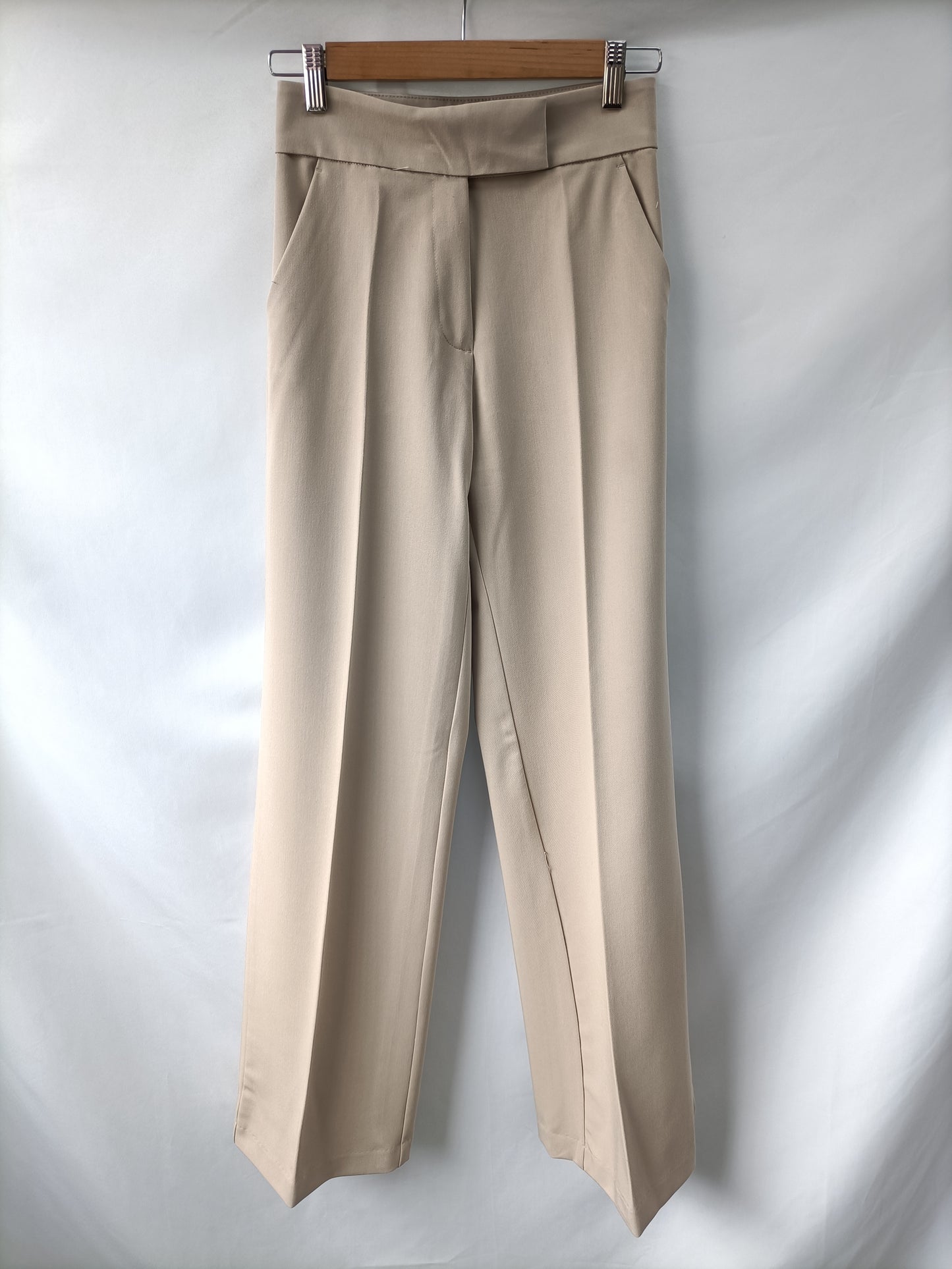 H&amp;M. Beige wide-leg trousers size 34
