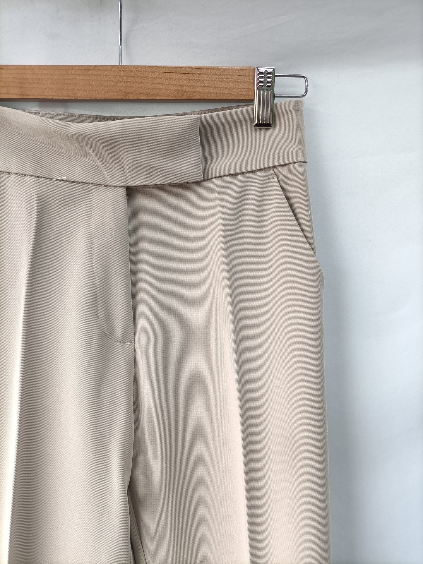 H&amp;M. Beige wide-leg trousers size 34