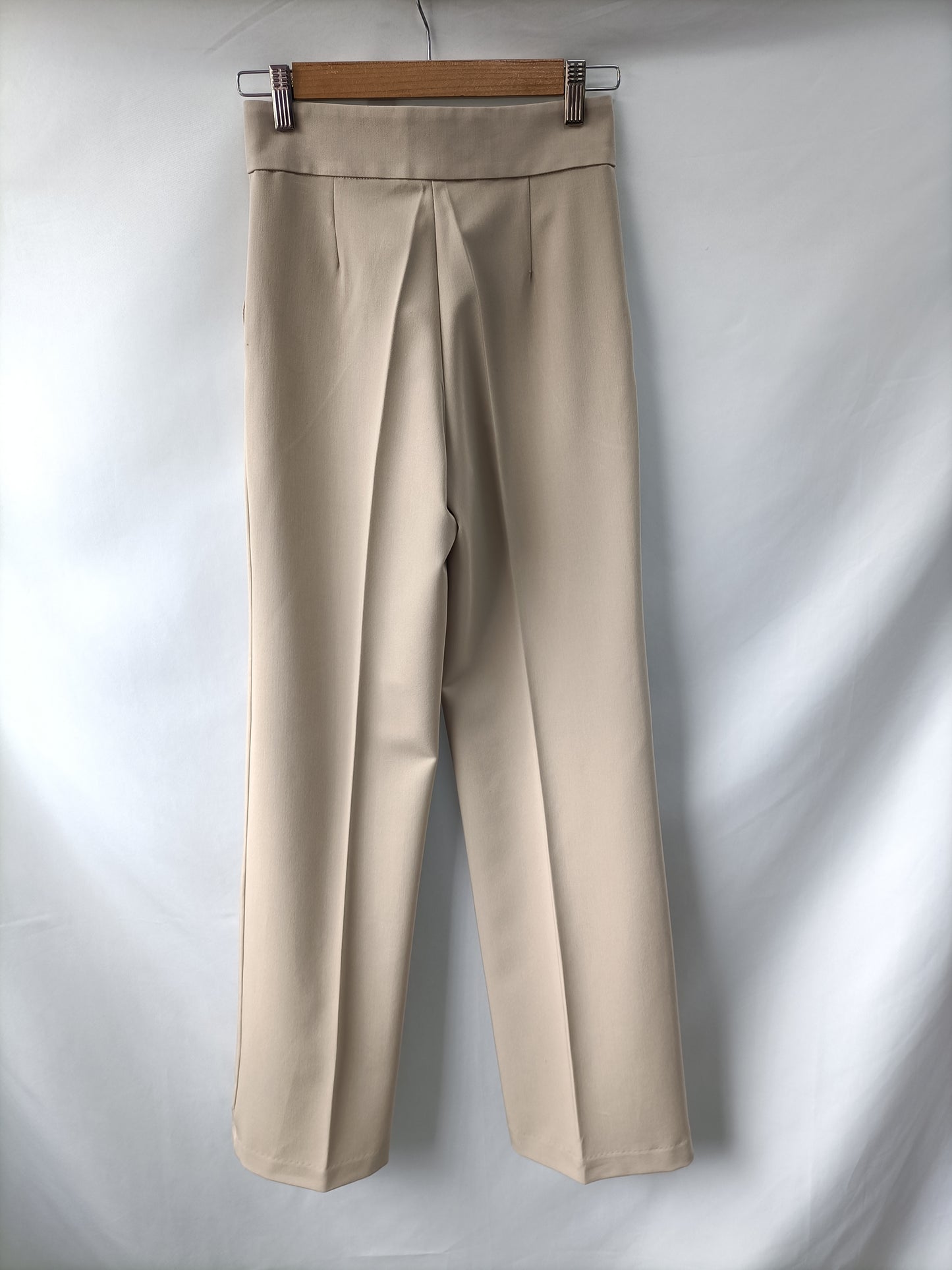 H&amp;M. Beige wide-leg trousers size 34